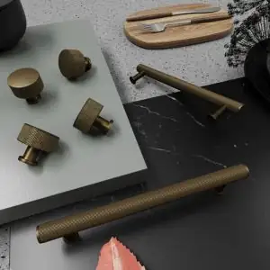 Alexander Wilks Linear Bronze Handle